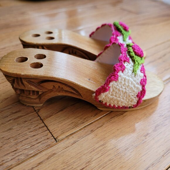 Pen Pencil Holder Set of Crochet Heel Tiki Carved Wood Crochet Knit Wedge - Picture 3 of 10